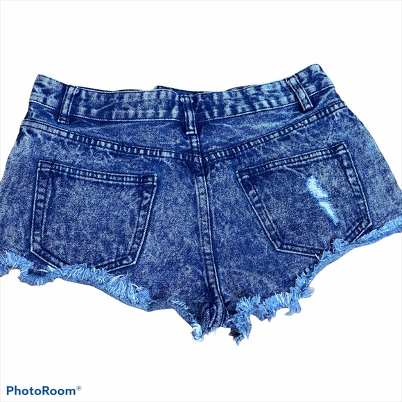 High Waisted acid washed frayed hem denim shorts - Picture 5 of 5